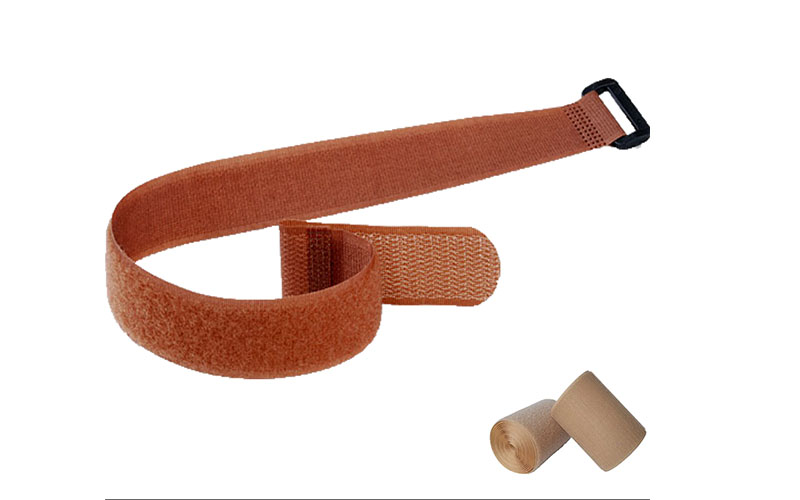 Popruh se suchým zipem pro zajištění asistenčních zařízení